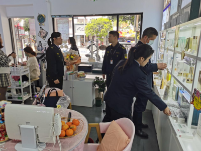 陽朔縣市場監(jiān)督管理局強化生活美容院藥品安全與醫(yī)療服務(wù)監(jiān)管